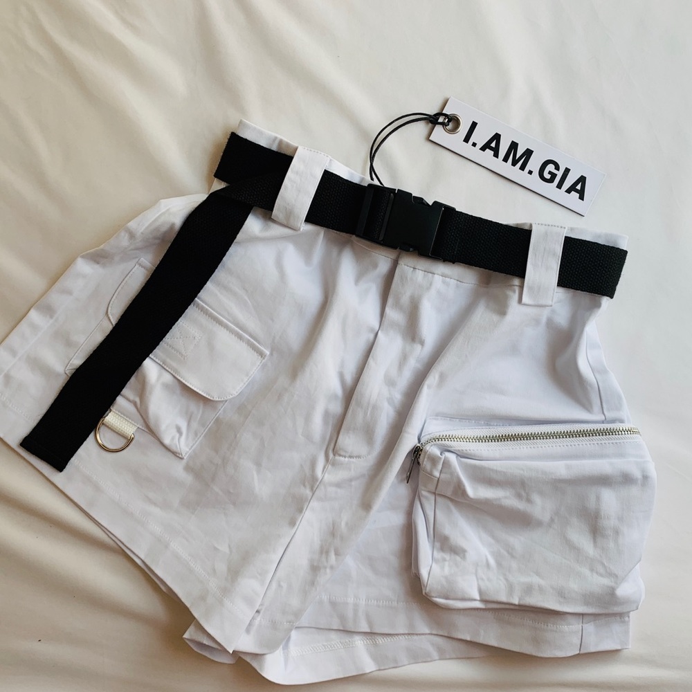 I AM GIA 🖤 Edam Short